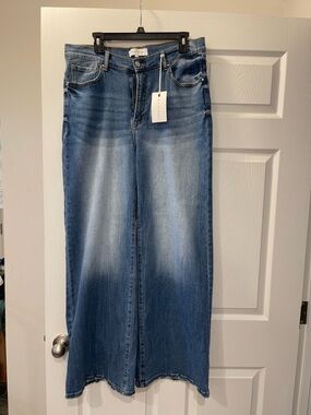 Wide-Leg High-Rise Jeans in Medium Blue Wash - Women